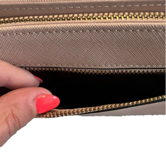 🧡 5 for $25 sale 🧡 Light pink wallet - Picture 5 of 6